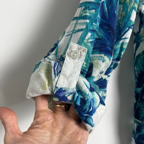 Chico's Mixed Animal Floral Print 100% Cotton Roll Tab Sleeve Blouse Top Sz 2/L - Picture 7 of 11